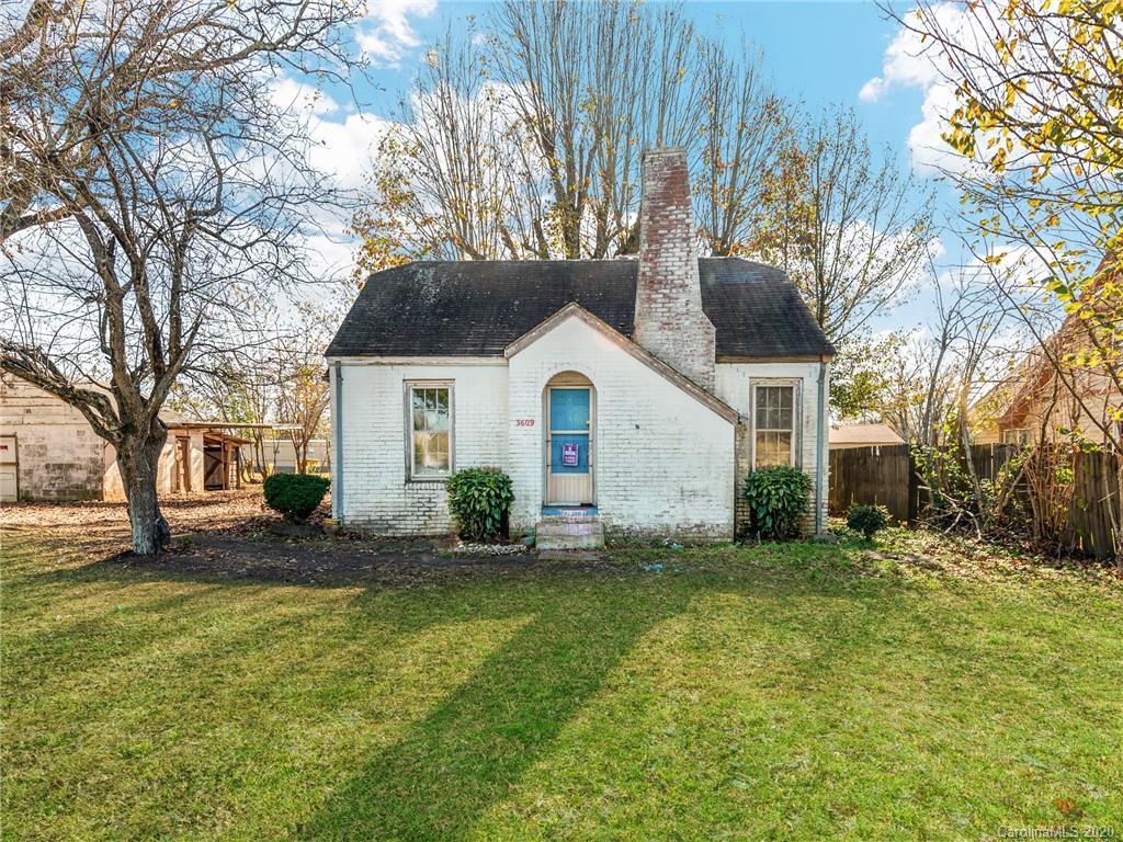 3609 1st Ave., Hickory, NC 28602