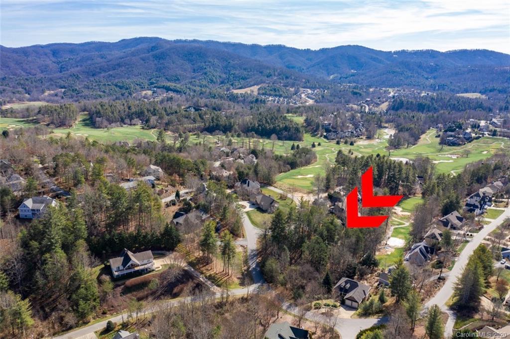 99999 Hillcrest Dr., Weaverville, NC 28787
