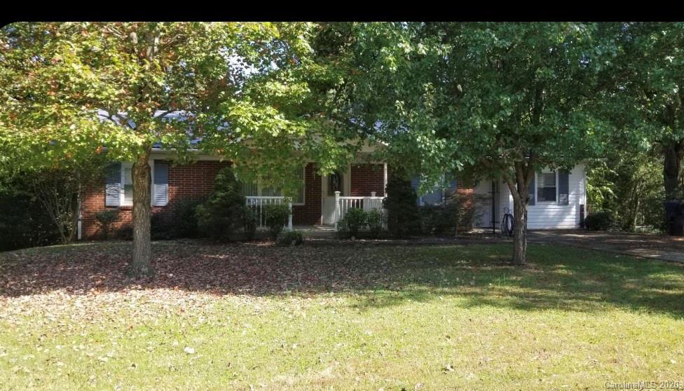 2705 West View Acres St., Hickory, NC 28601