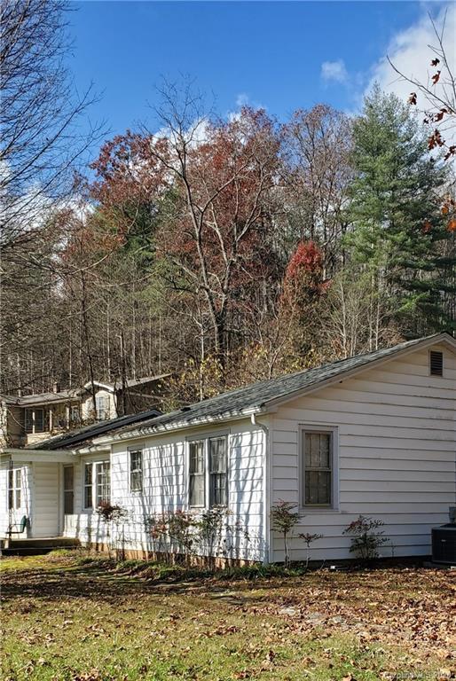 27 Greenway Rd., Sylva, NC 28779