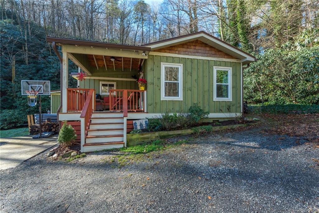 27 Snowy Cove Ln., Black Mountain, NC 28711