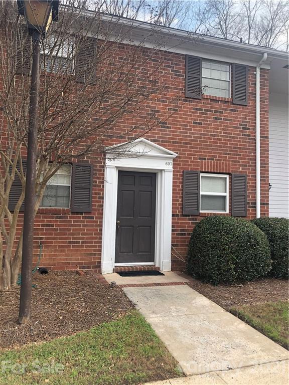 1300 Larchmont Pl., Salisbury, NC 28144