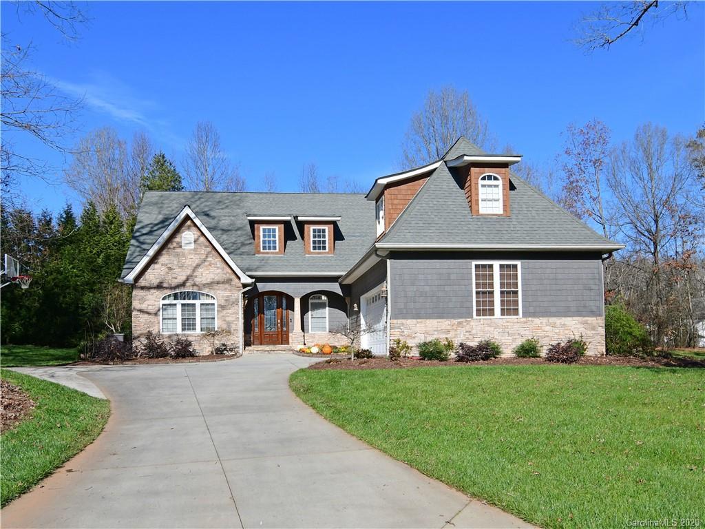 2445 Falcon Ln., Statesville, NC 28625