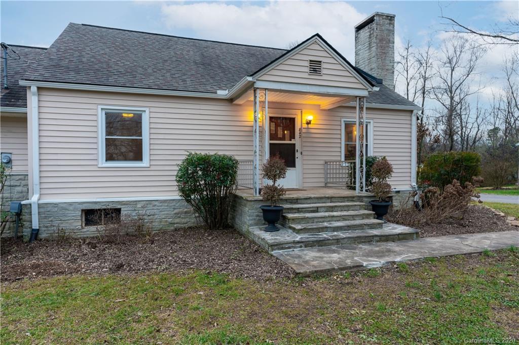 842 Sand Hill Rd., Asheville, NC 28806