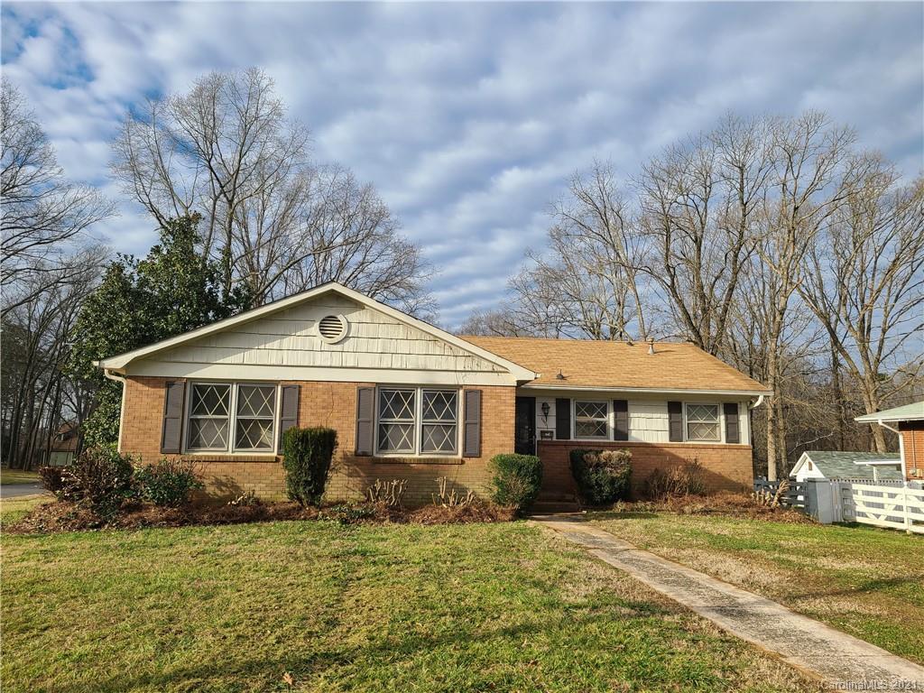 1601 Grovewood Dr., Charlotte, NC 28208