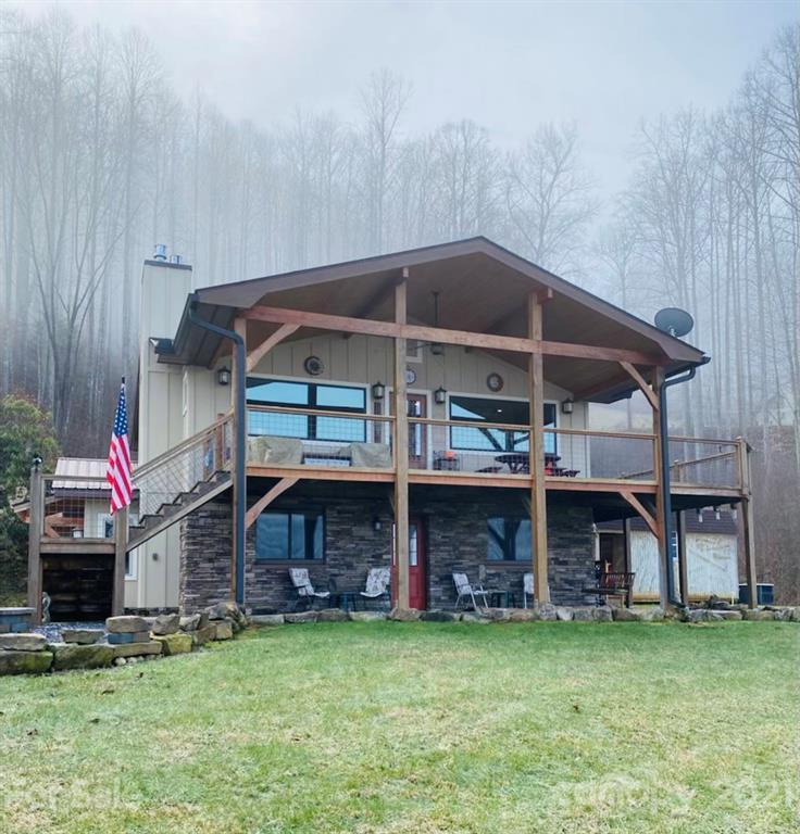 696 Lick Log Rd., Sylva, NC 28779