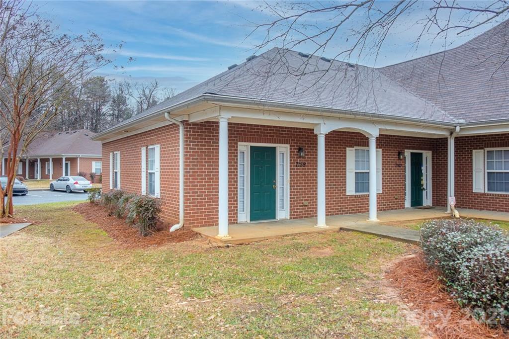 7159 Somerset Springs Dr., Charlotte, NC 28262