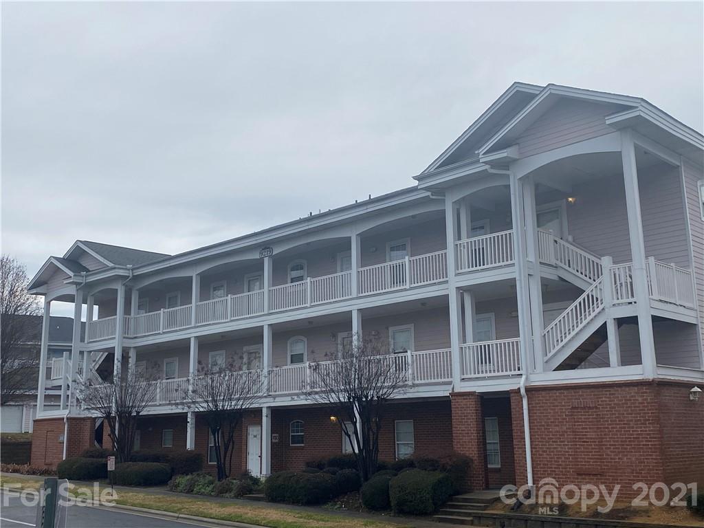 9243 Meadow Vista Rd., Charlotte, NC 28213