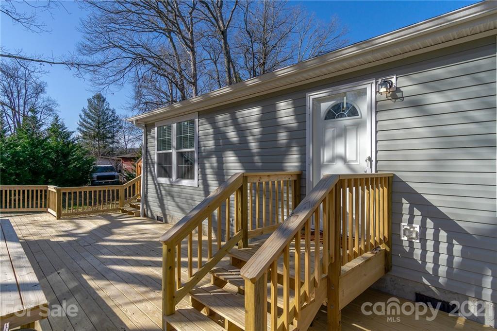 11 Reynolds School Rd., Asheville, NC 28803