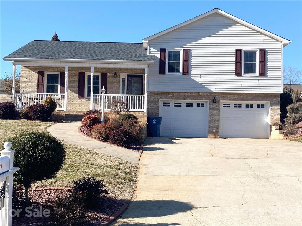 10 Hunters Ridge Ct., Granite Falls, NC 28630