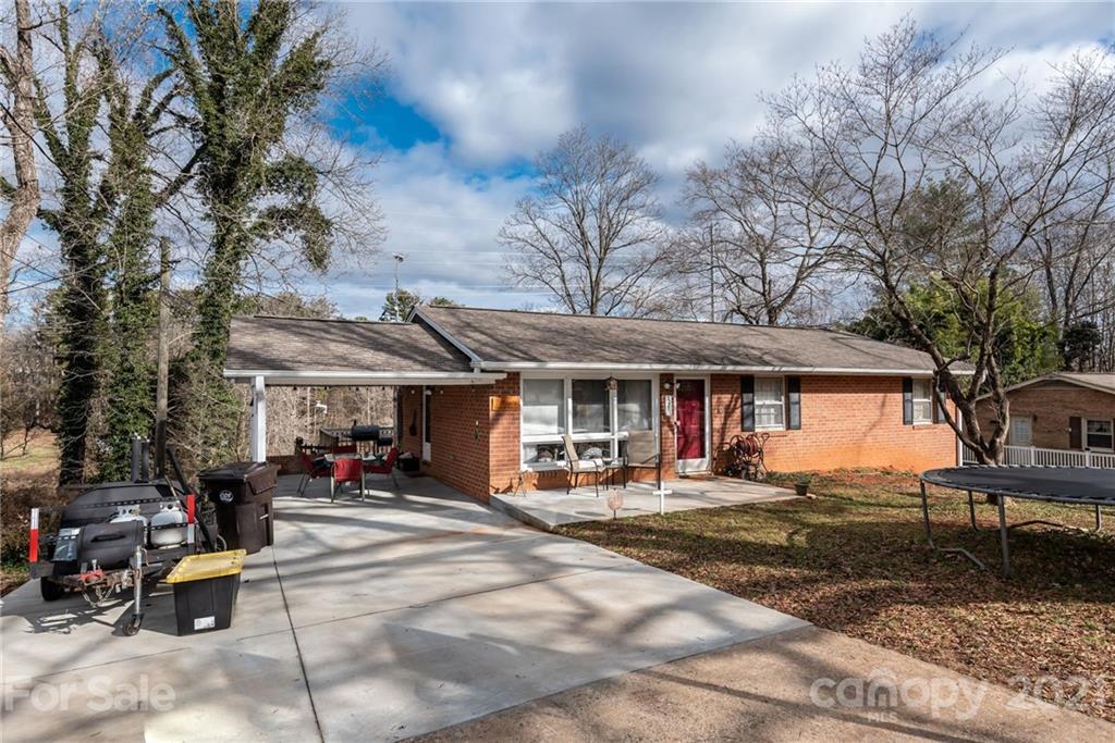 3255 Wilson Heights St., Hildebran, NC 28637
