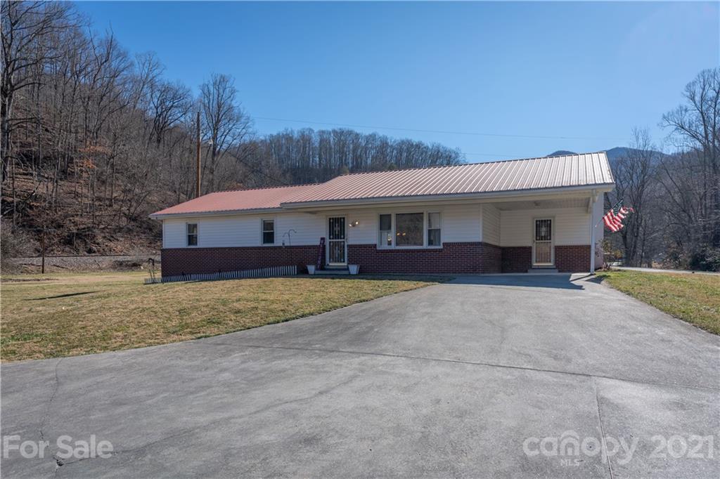 51 Spicewood Valley Rd., Sylva, NC 28779
