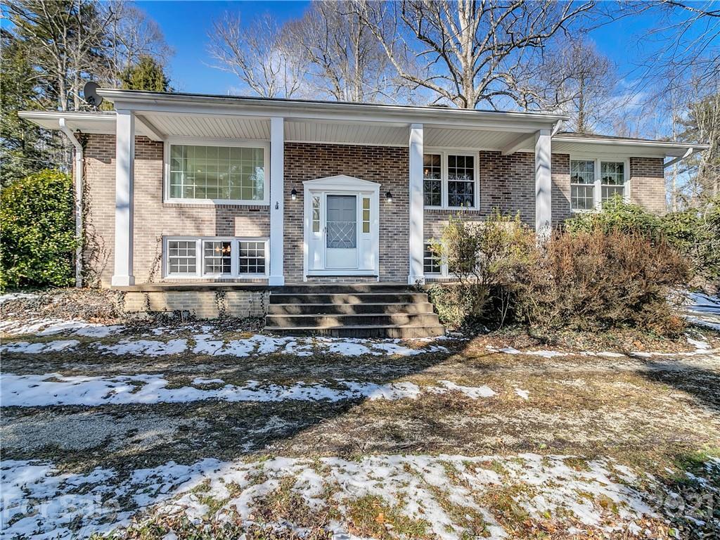 25 Craig Dr., Hendersonville, NC 28739