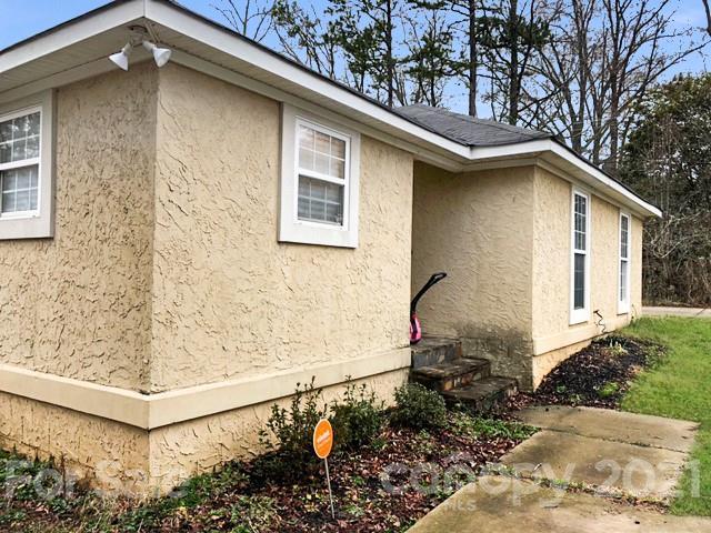 1010 Kiker Cir., Charlotte, NC 28214