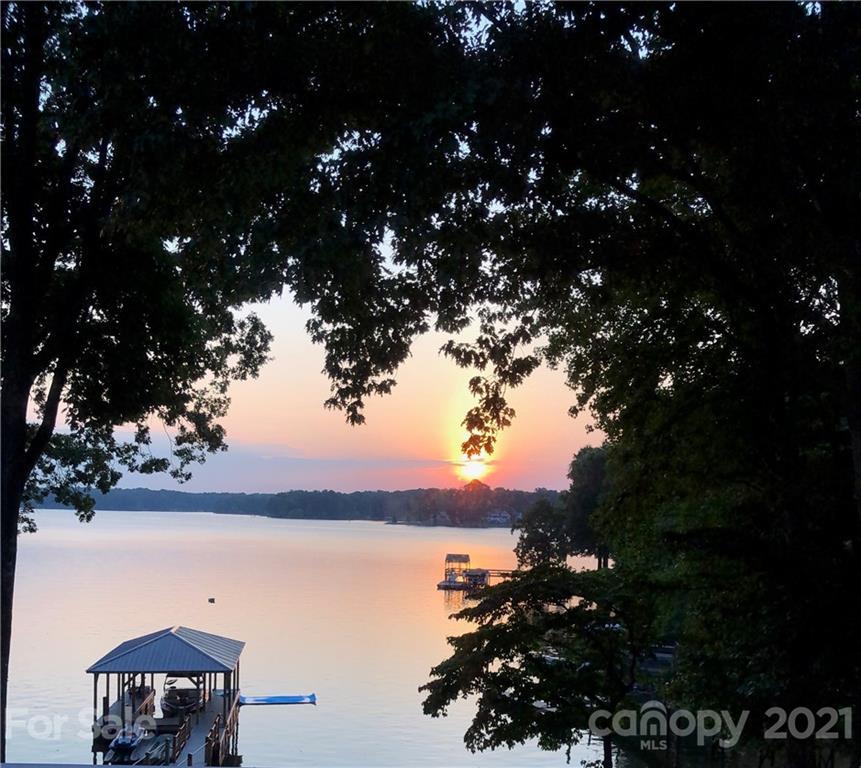 9598 Riviera Dr., Sherrills Ford, NC 28673