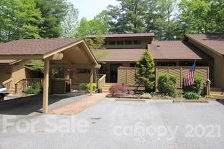 104 Spanish Oak Ln., Hendersonville, NC 28791