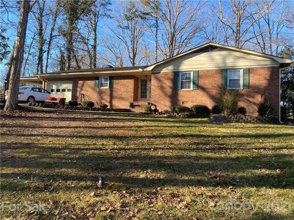 1543 Springhaven Cir., Albemarle, NC 28001
