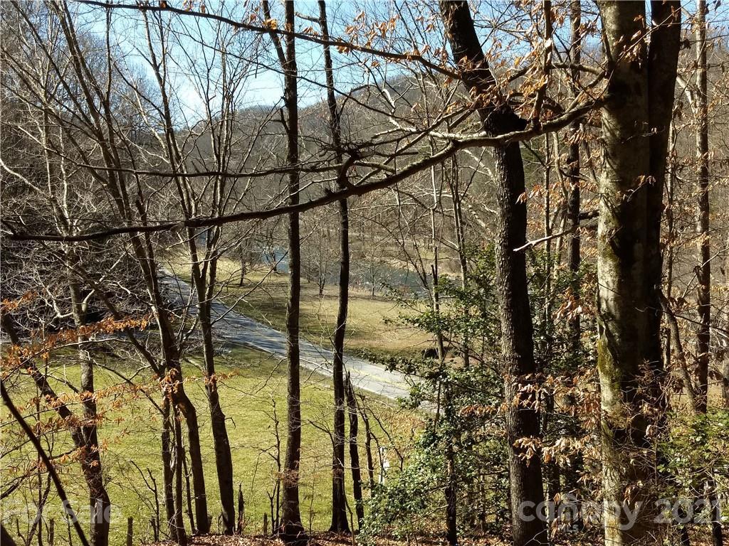 33 Crawford Cove Rd., Sylva, NC 28779