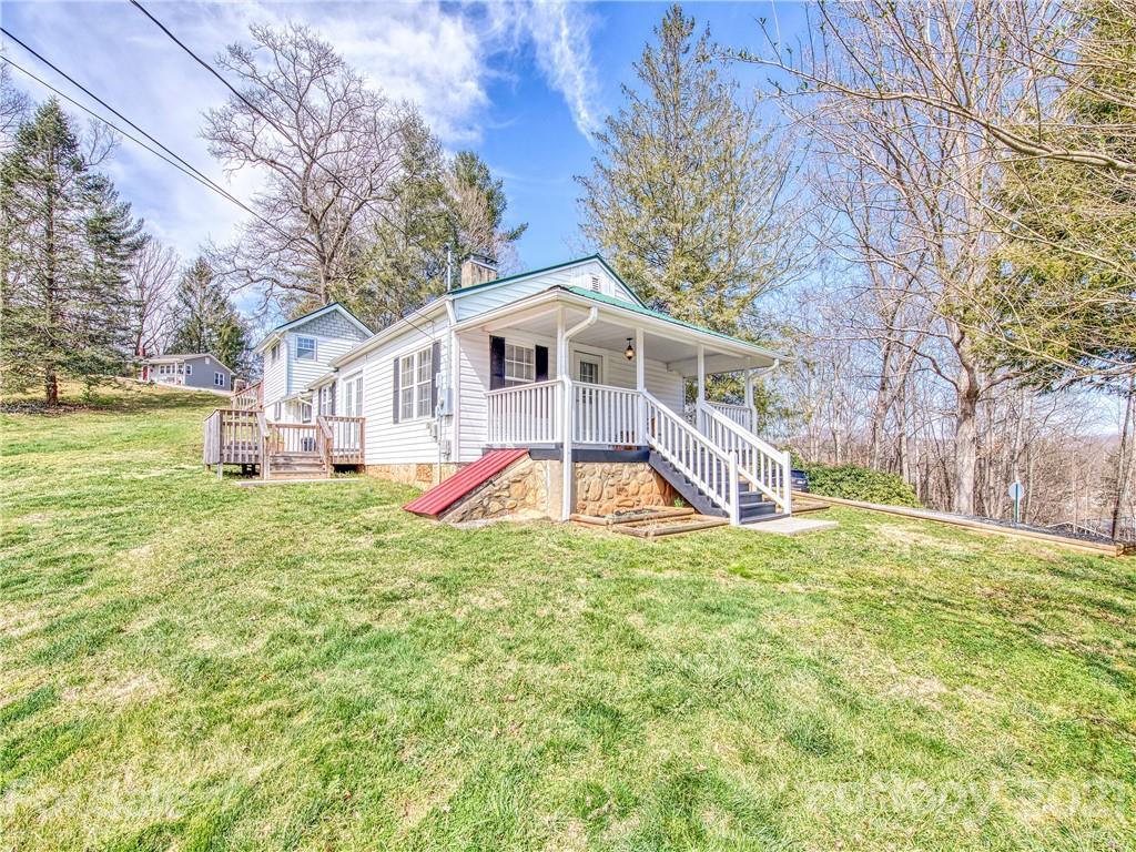 1086 East St., Waynesville, NC 28786
