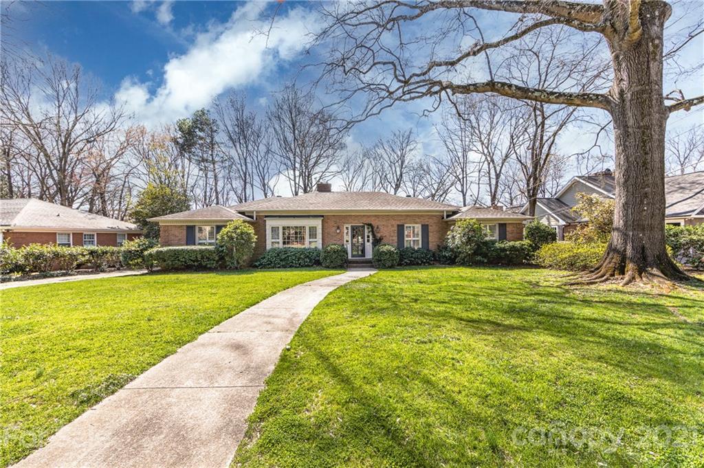 2433 Knollwood Rd., Charlotte, NC 28211
