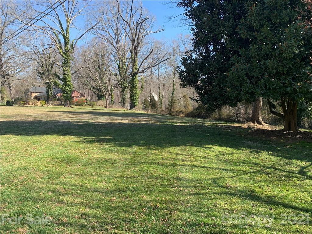 222 Edgewood Dr., Statesville, NC 28625