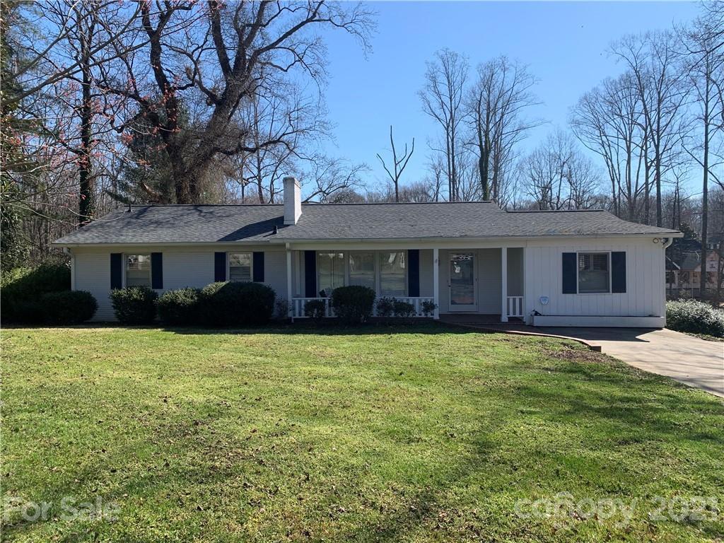 218 Edgewood Dr., Statesville, NC 28625