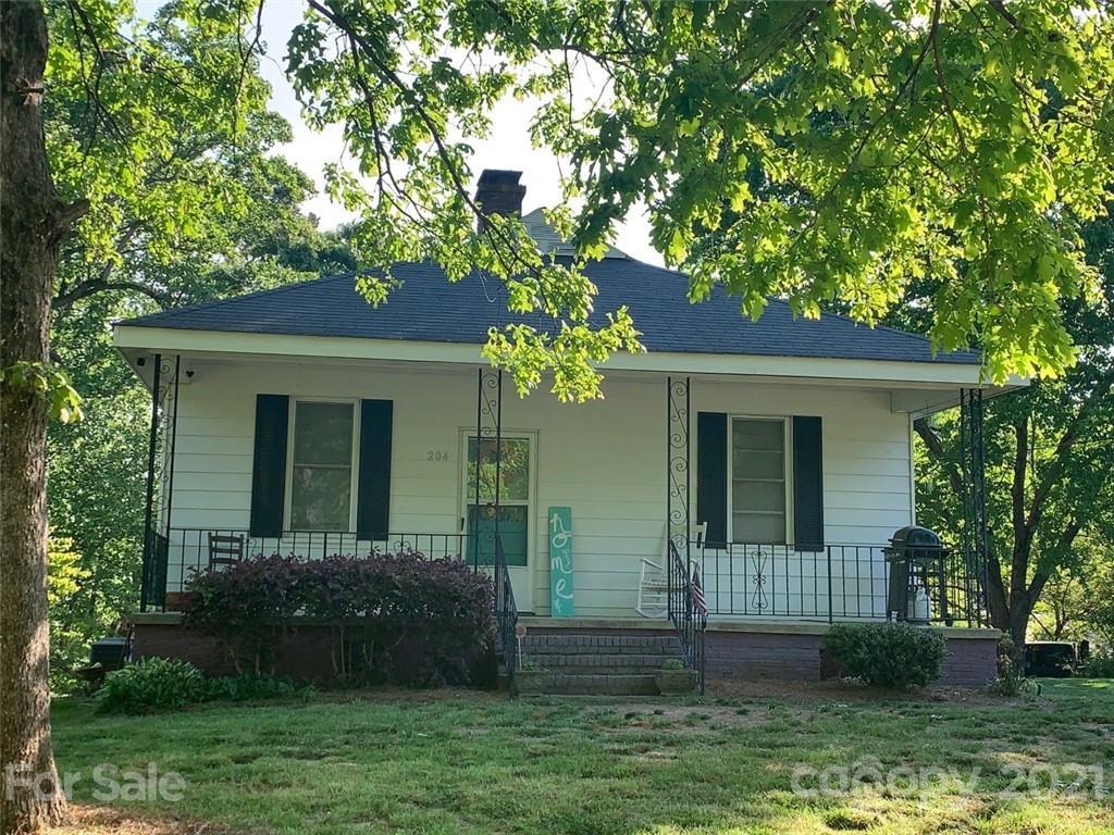 204 Henderson St., Mount Holly, NC 28120