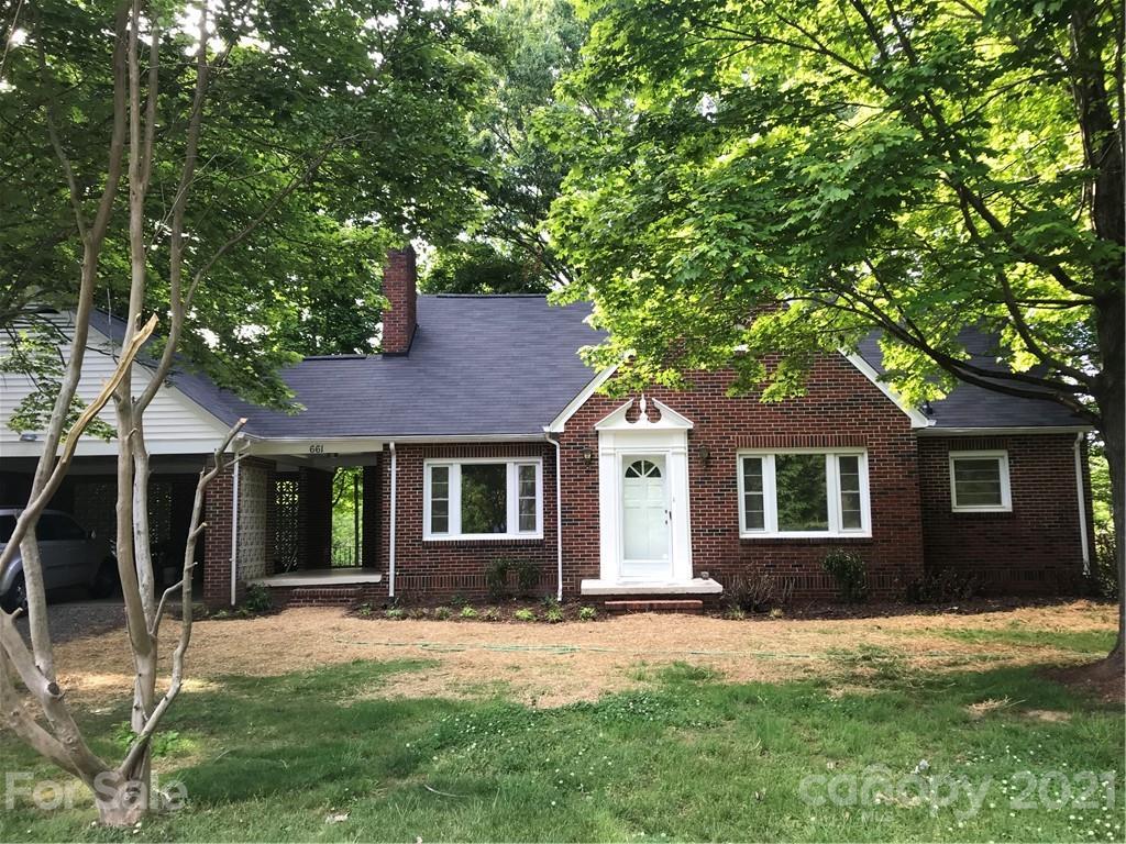661 10th Avenue Dr., Hickory, NC 28602