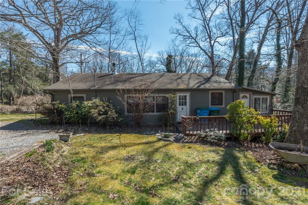 260 Pine St., Ridgecrest, NC 28711