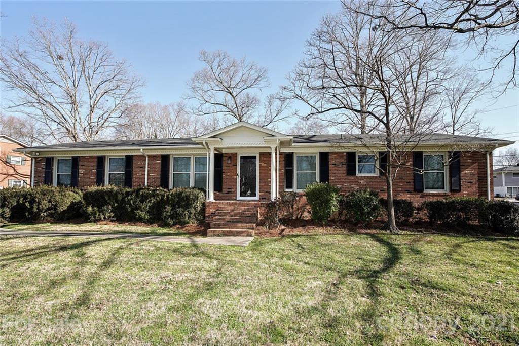 1700 Oakridge Dr., Charlotte, NC 28216