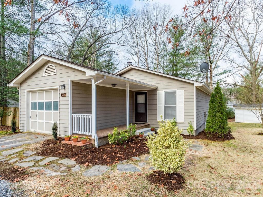 4 Sugarloaf Ln., Hendersonville, NC 28792