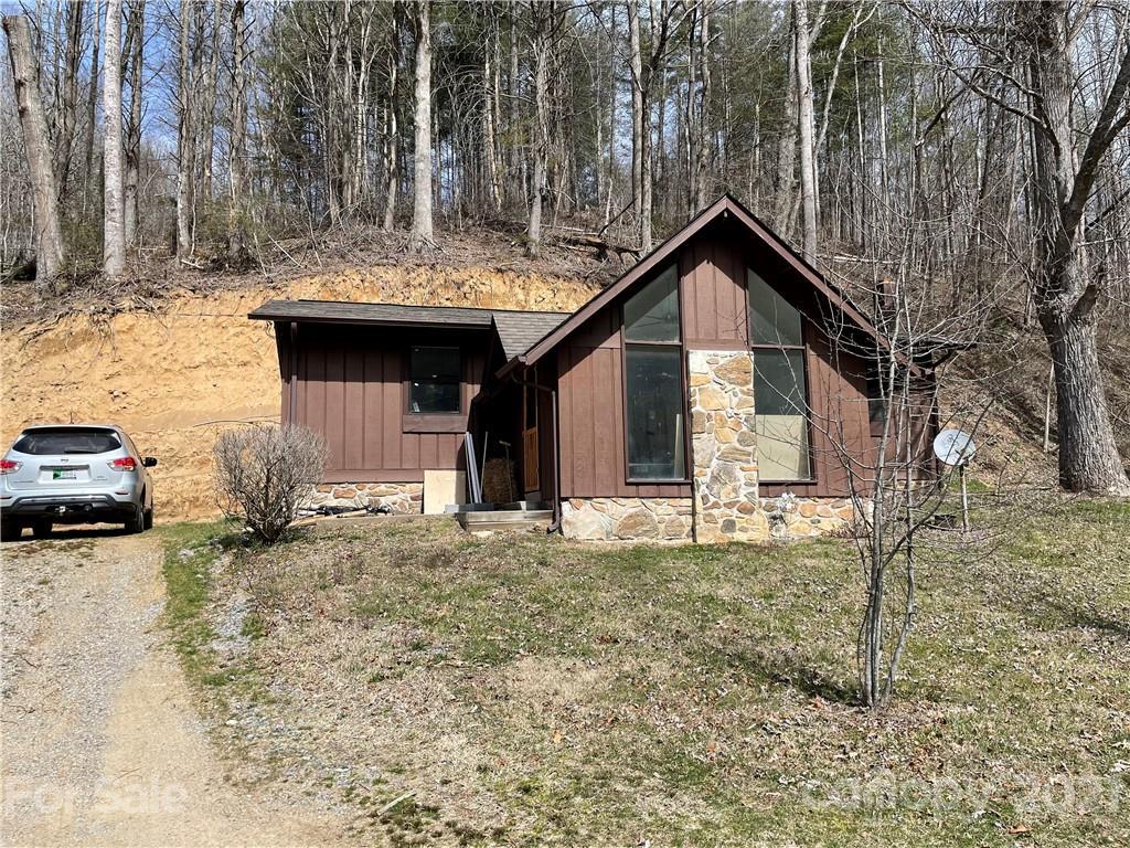 94 Picket Ln., Sylva, NC 28779