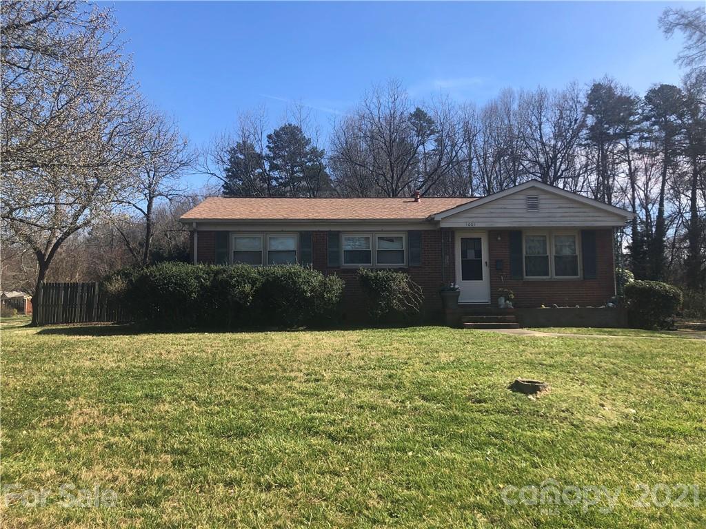 1001 Bramble Pl., Charlotte, NC 28208