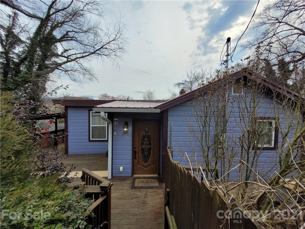 32 Scott St., Asheville, NC 28801