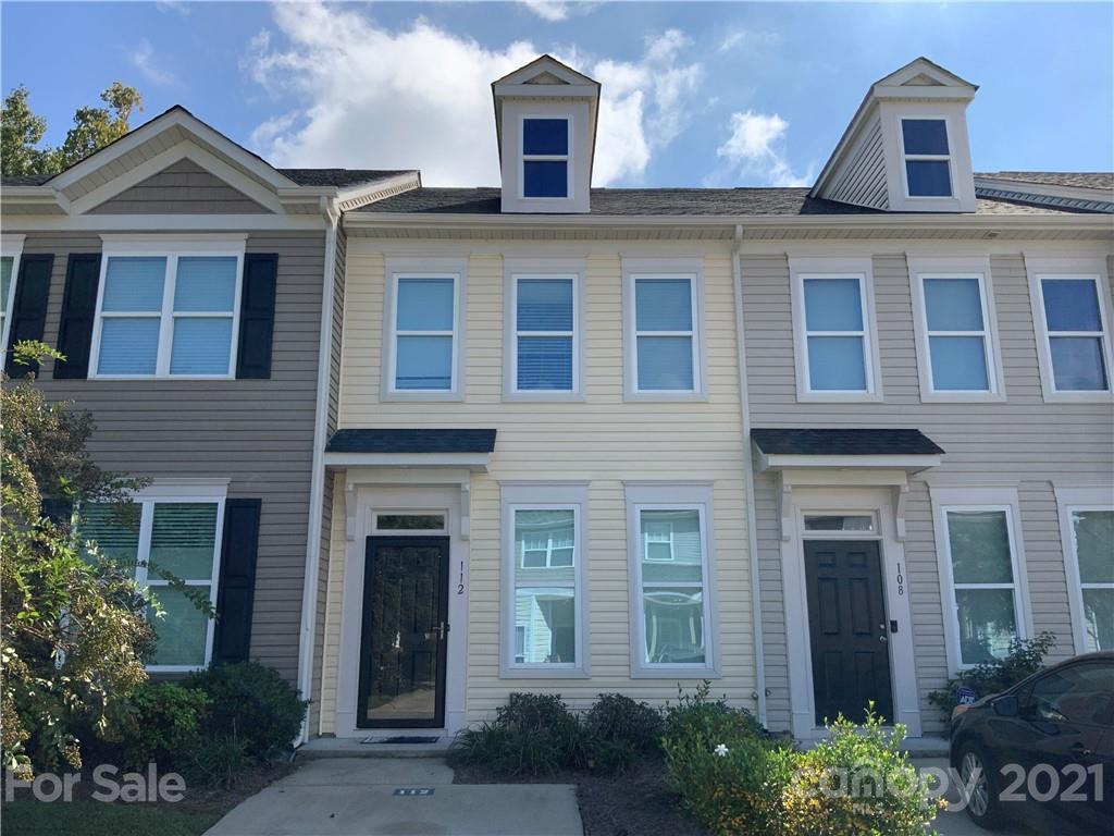 112 Village Pl., Mount Holly, NC 28120
