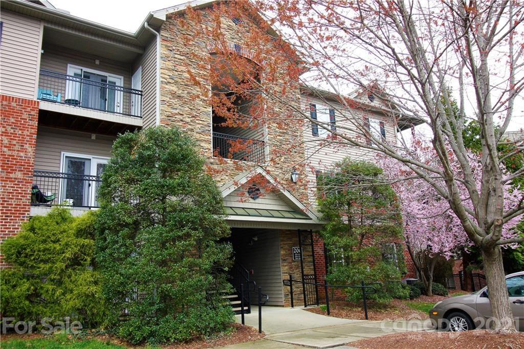 236 Appeldoorn Cir., Asheville, NC 28803