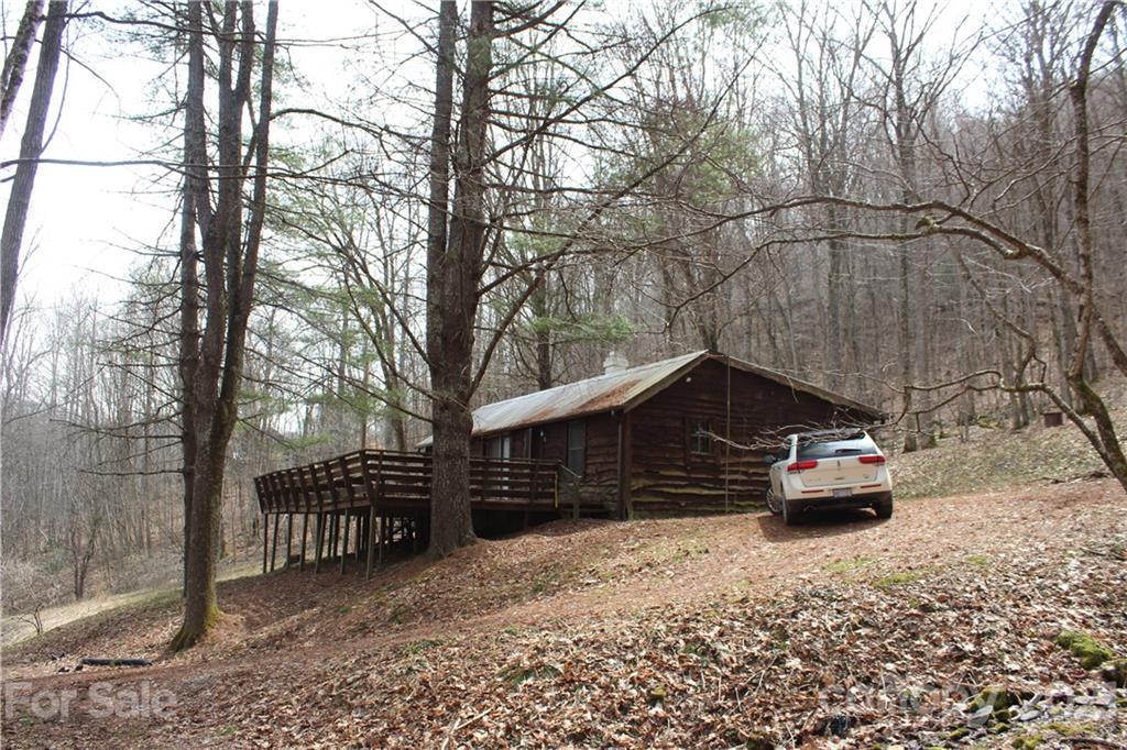 201 Lillie Mae Ln., Burnsville, NC 28714