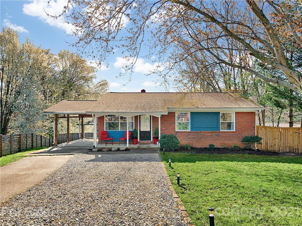 5 Eva Cir., Asheville, NC 28806