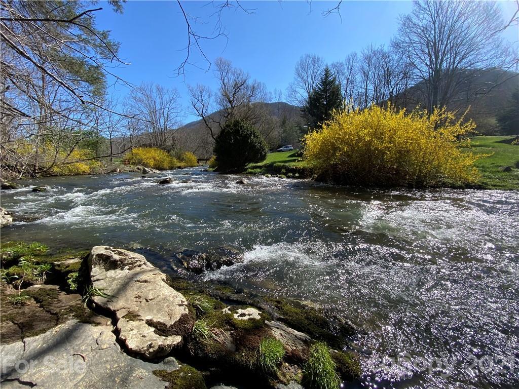 12 Beans Creek Rd., Bakersville, NC 28705