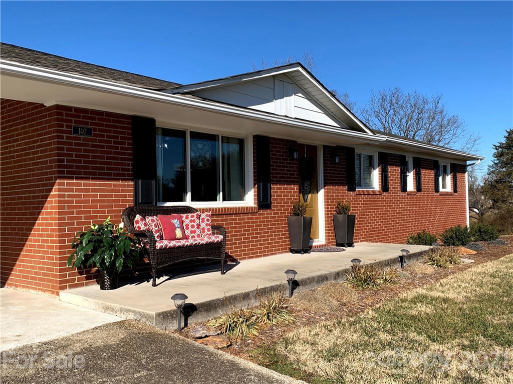 140 Kiziah Ln., Hickory, NC 28601