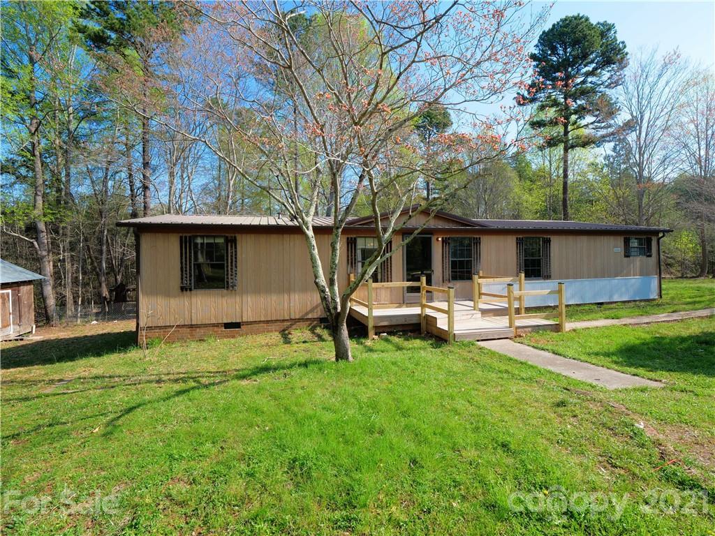 8486 Island Point Rd., Sherrills Ford, NC 28673