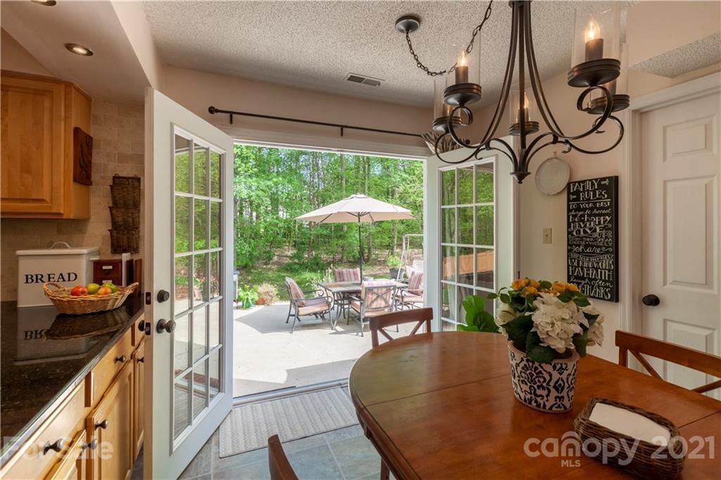 1431 Longbrook Dr., Charlotte, NC 28270