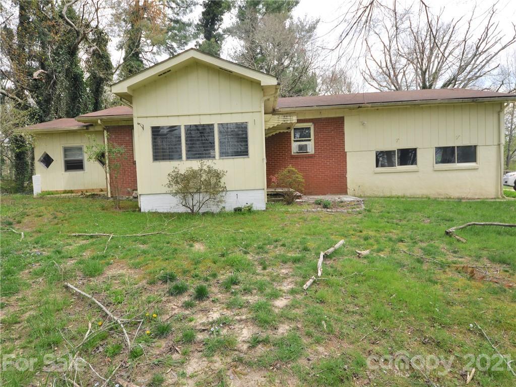 51 Alfson Cir., Hendersonville, NC 28791