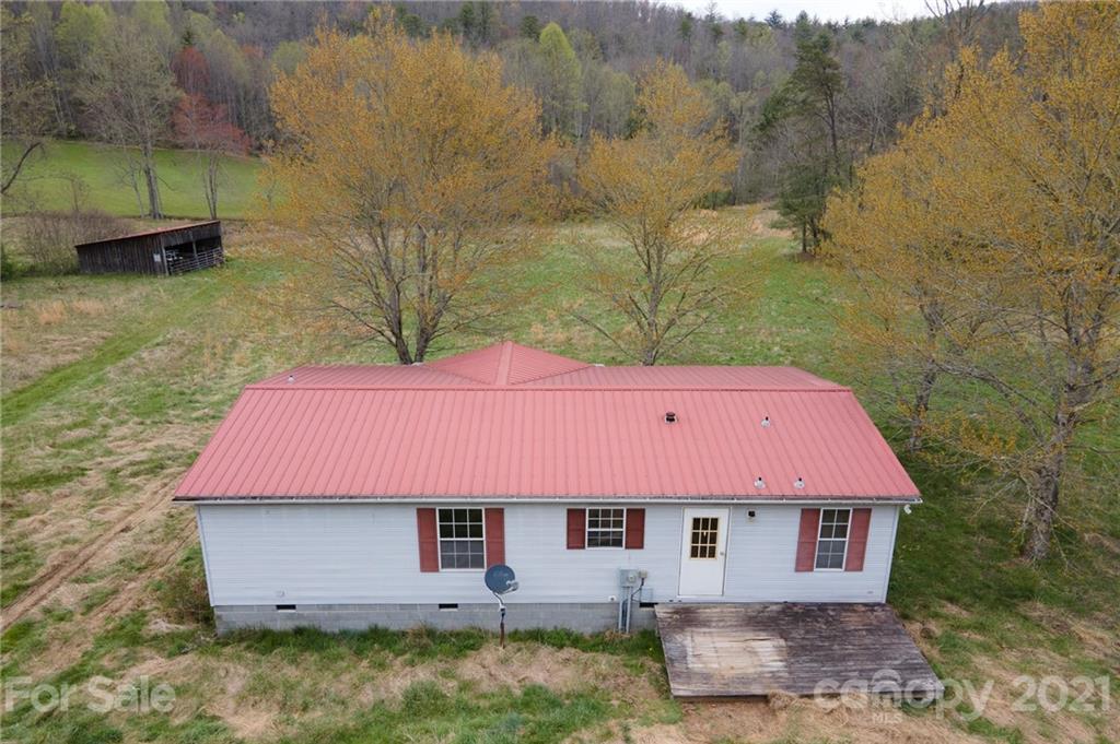 1432 Golden Rd., Lake Toxaway, NC 28747
