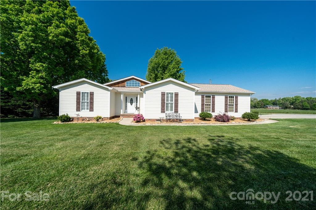 7231 Channelview Dr., Sherrills Ford, NC 28673