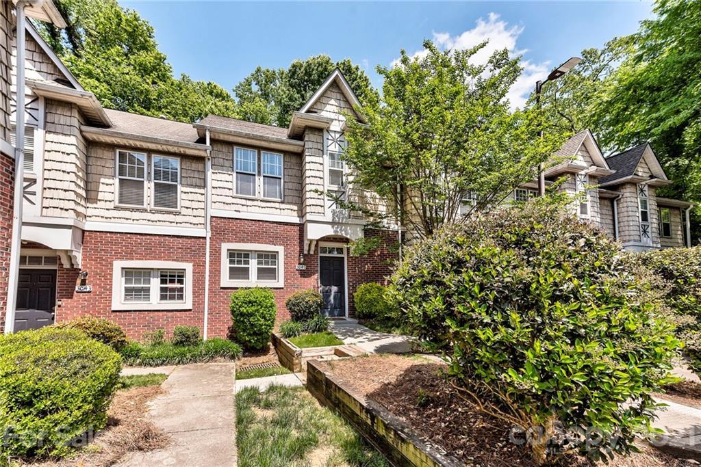 3047 Uxbridge Woods Ct., Charlotte, NC 28205