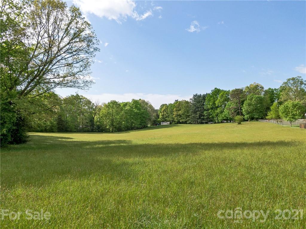 824 Glenn Bridge Rd., Arden, NC 28704