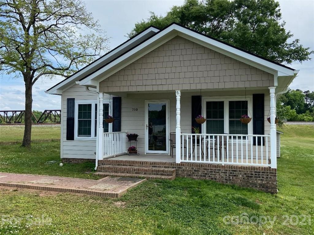 710 Elm Ave., Mount Holly, NC 28120