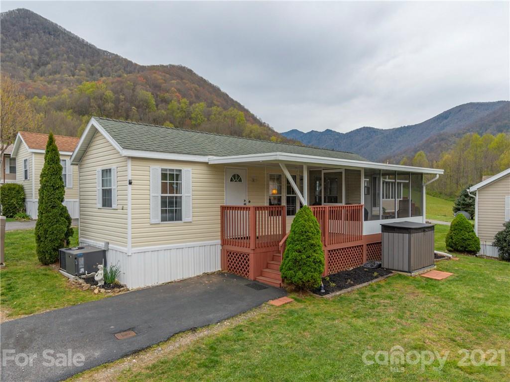 11 Valentine Dr., Maggie Valley, NC 28751