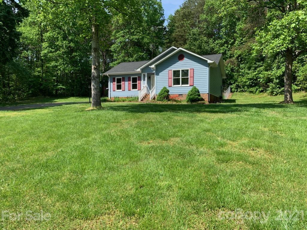 5379 Valley Field Rd., Hickory, NC 28602